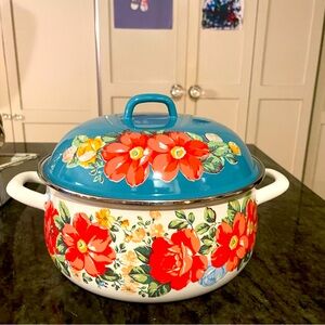 Pioneer Woman 4 Qt. Pot Red Roses-Enamel on Steel Dutch Oven
